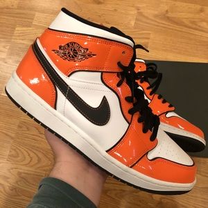 Jordan 1 Mid SE "Turf Orange"